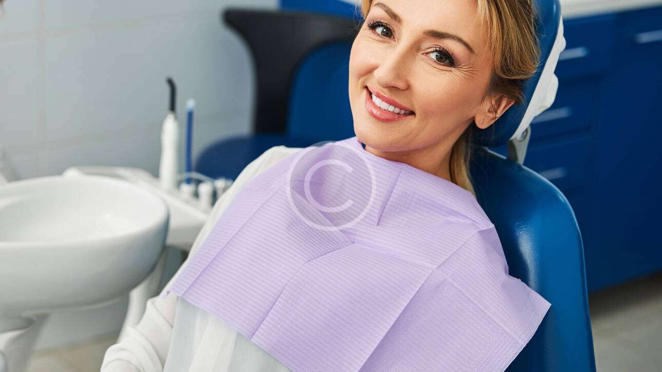 About section showing dentist consulting patient at dental clinic